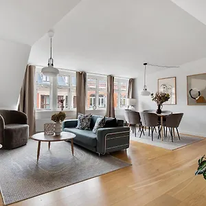 Sanders Leaves - Precious Two-bedroom Penthouse In Downtown , Kopenhagen Denemarken